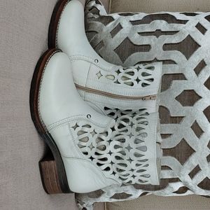 Dromedaris Kenza 3D Cut Out Leather